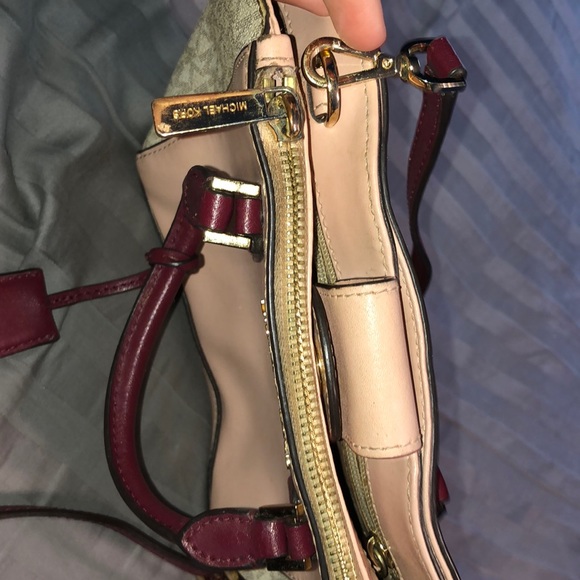 Micheal kors purse - Picture 4 of 9